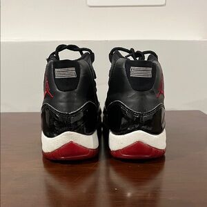 (PRE-OWNED) ‘01 RELEASE JORDAN RETRO BRED” 11 (NO BOX) (NO SOLE)